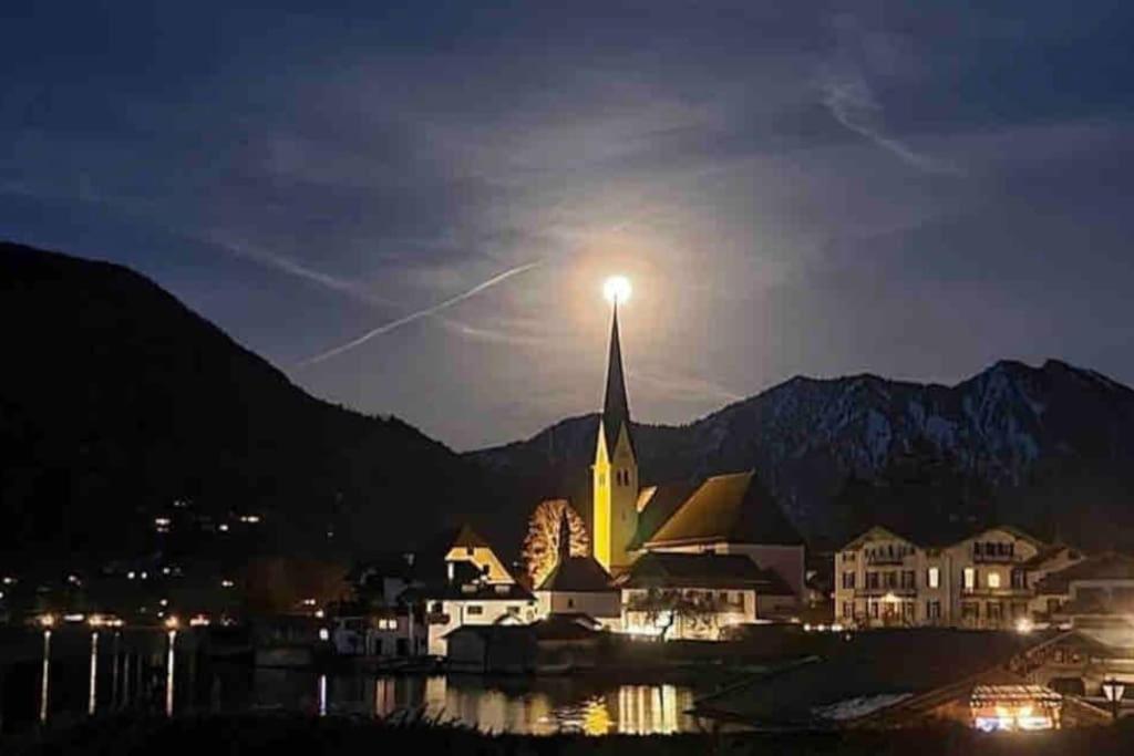 See- Und Bergblick In Bestlage Am Тегернзее Екстериор снимка